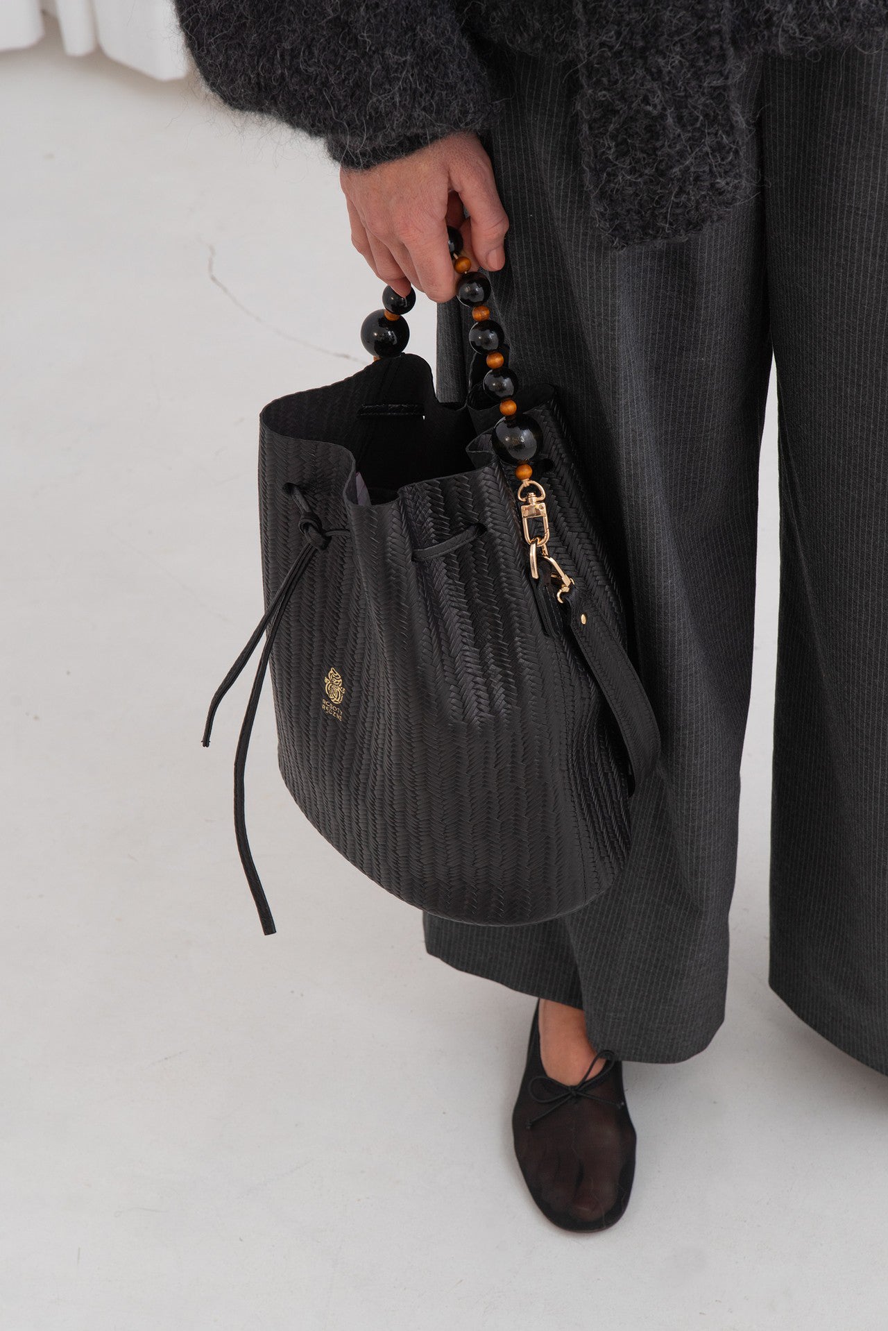 Brelok Rączka z Drewnianych Korali