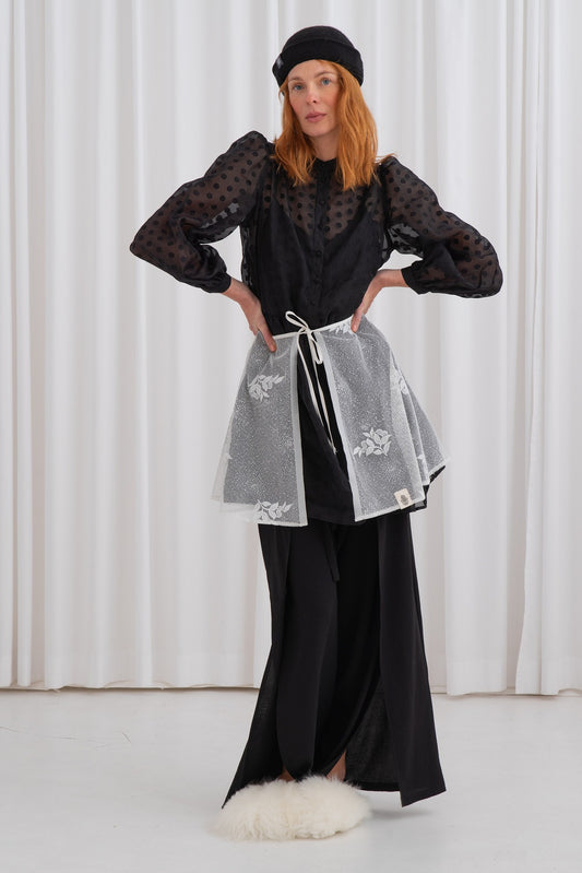 Długa koronkowa baskinka fartuszek