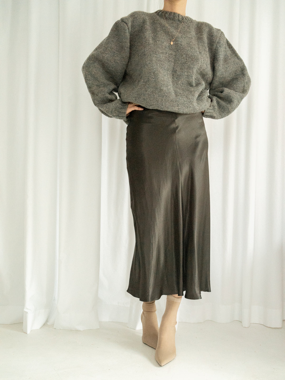robotyreczne, roboty reczne, sweter z wełny, wełniany sweter, ręcznie robiony sweter, na drutach, made in Poland, dziergany sweter, sweter z wełny, woolen sweater, woolen hoodie, wełniana bluza
