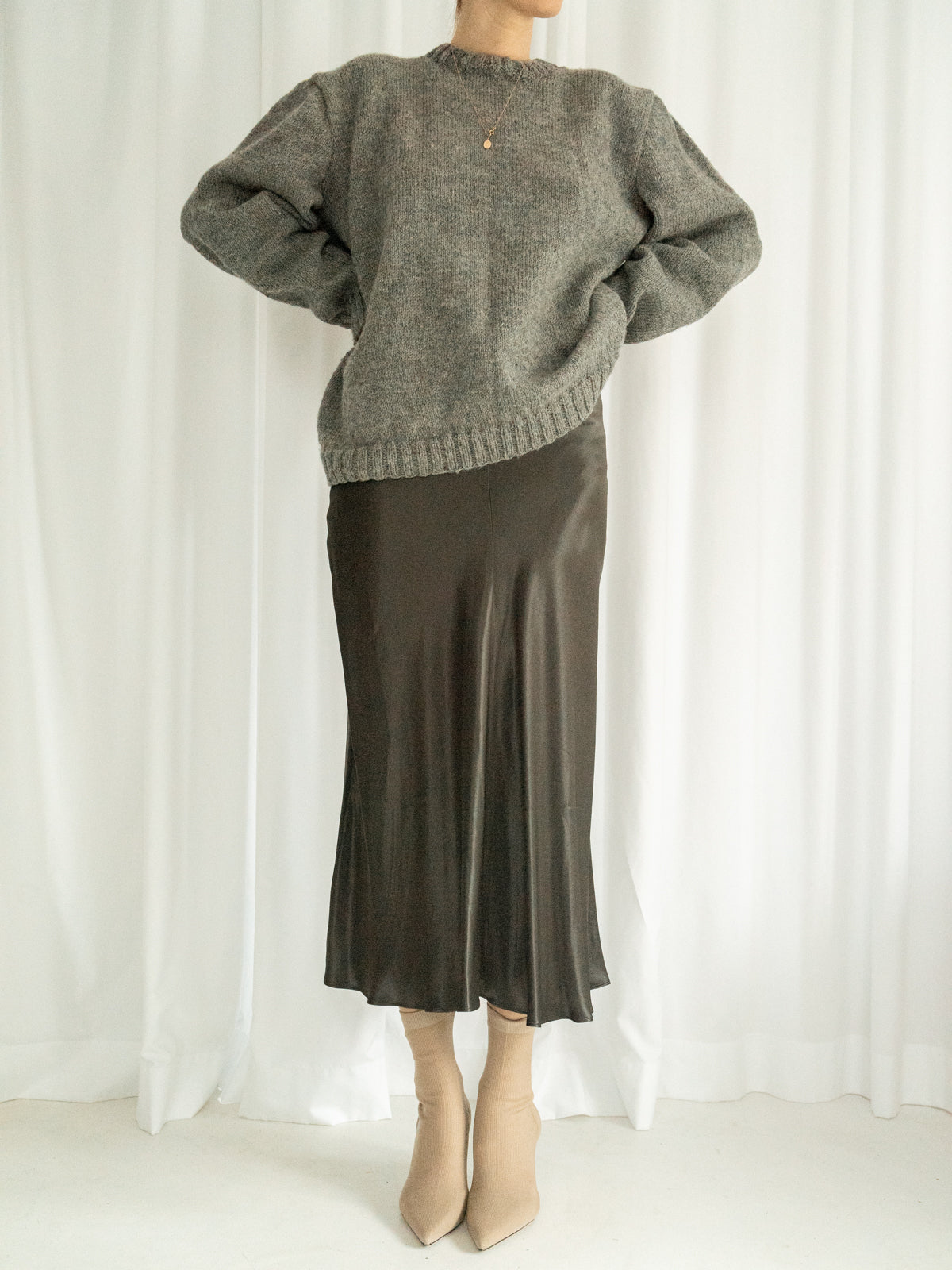 robotyreczne, roboty reczne, sweter z wełny, wełniany sweter, ręcznie robiony sweter, na drutach, made in Poland, dziergany sweter, sweter z wełny, woolen sweater, woolen hoodie, wełniana bluza