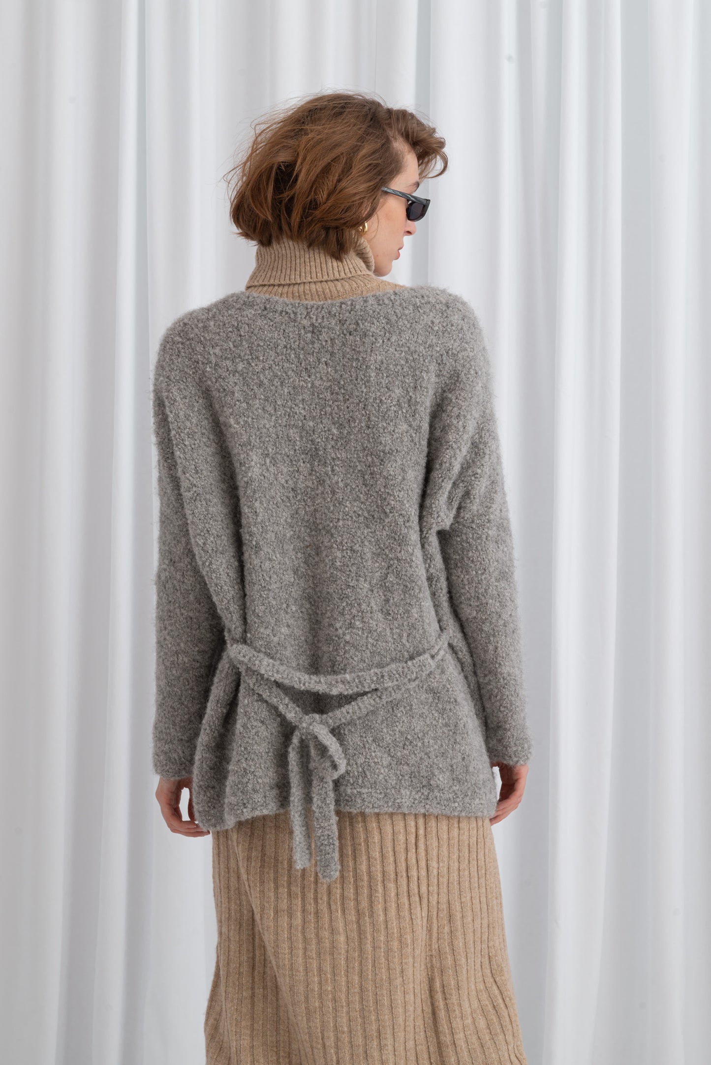 Sweter Boucle Knotted
