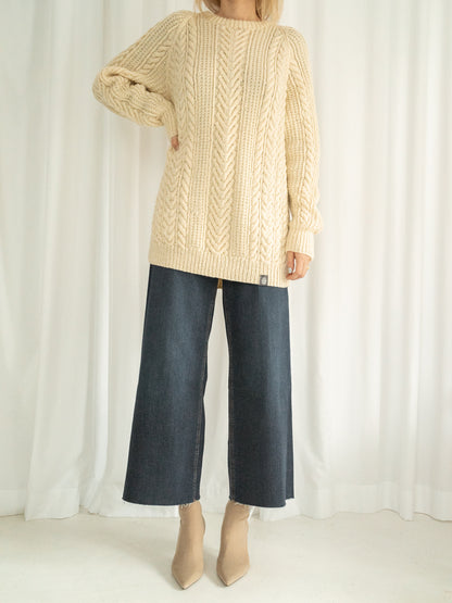 robotyreczne, roboty reczne, sweter z wełny, wełniany sweter, ręcznie robiony sweter, na drutach, made in Poland, dziergany sweter, sweter z wełny, woolen sweater, klasyczny sweter, ponadczasowy sweter, kremowy sweter